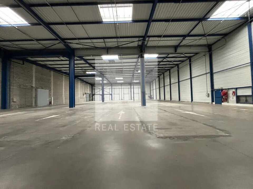 Industrial in LES ECHETS to rent Building Photo- Image 1 of 18