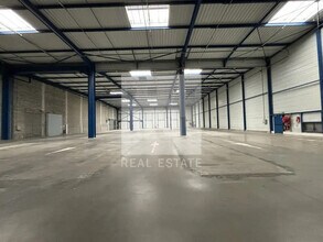 Industrial in LES ECHETS to rent Building Photo- Image 1 of 18