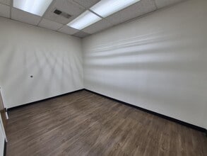 2500 W Broad St, Athens, GA to rent Interior Photo- Image 1 of 4