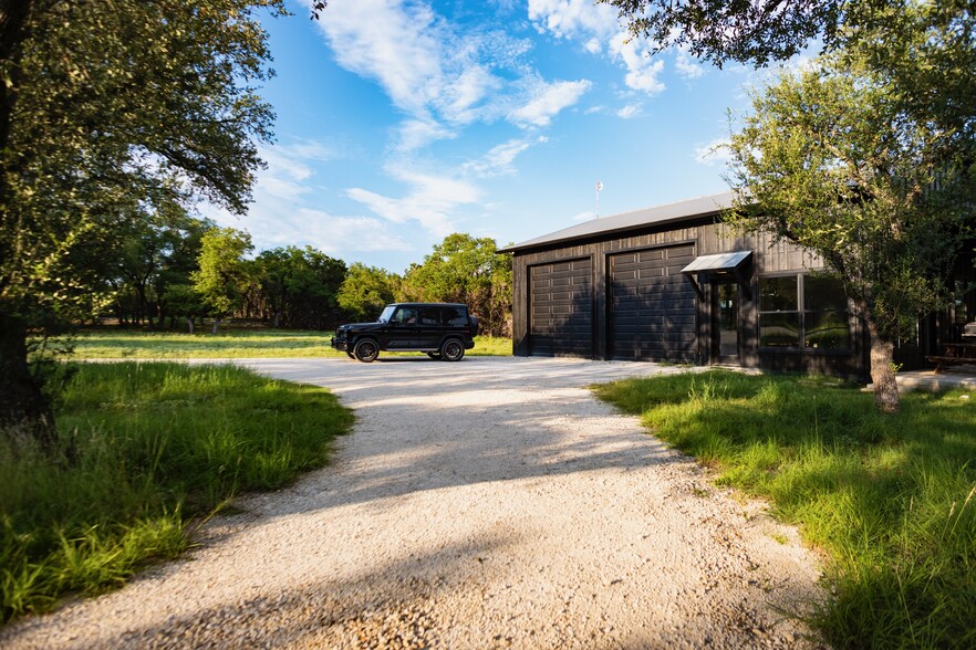 2531 Wayside Dr, Wimberley, TX for sale - Primary Photo - Image 1 of 19