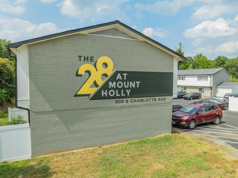 300 E Charlotte Ave, Mount Holly, NC for sale - Building Photo - Image 2 of 7