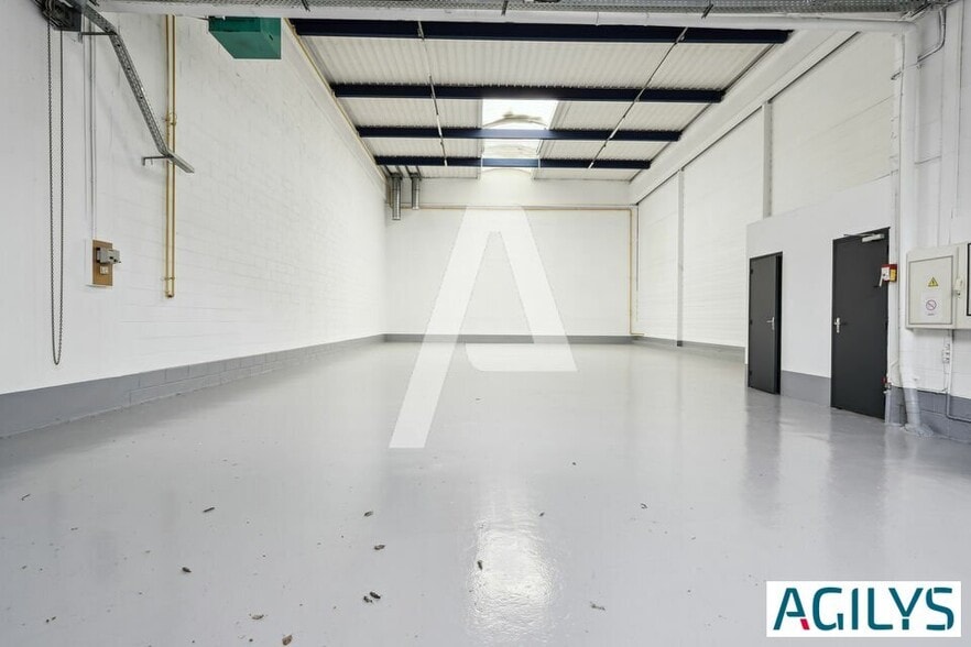 1 Avenue Des Lys, Bonneuil-sur-Marne to rent - Interior Photo - Image 3 of 20