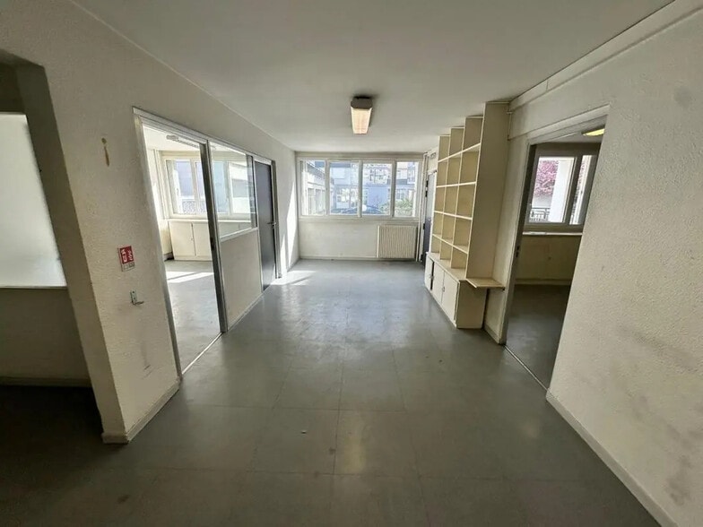 Office in Montrouge to rent - Building Photo - Image 3 of 6