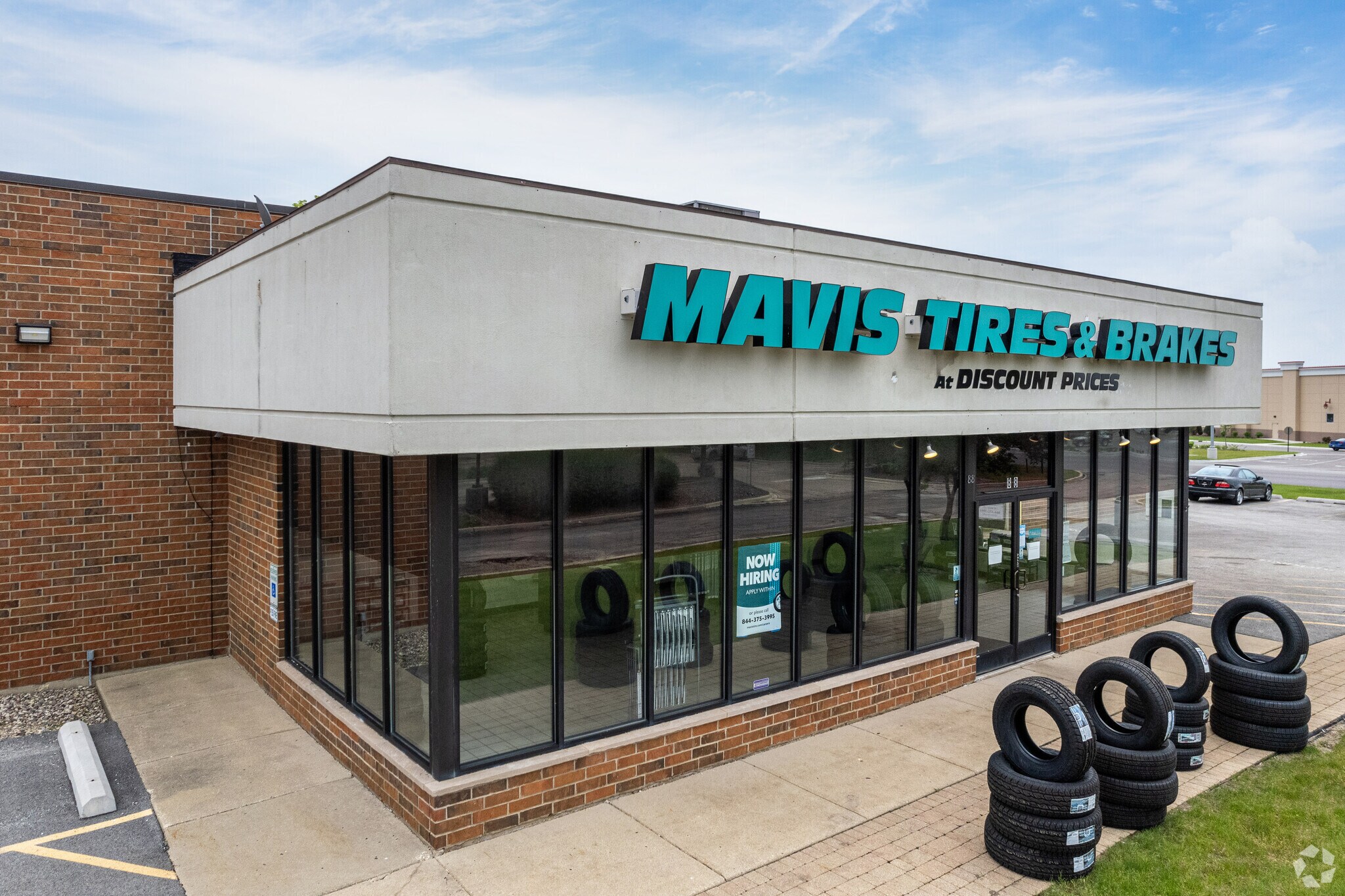 88 Stratford Dr, Bloomingdale, IL for sale Primary Photo- Image 1 of 1