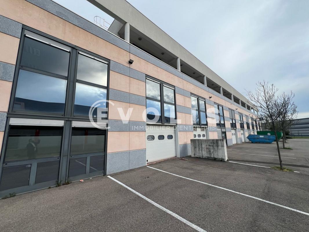 10 Rue De Bretagne, Saint-Quentin-Fallavier to rent Building Photo- Image 1 of 13