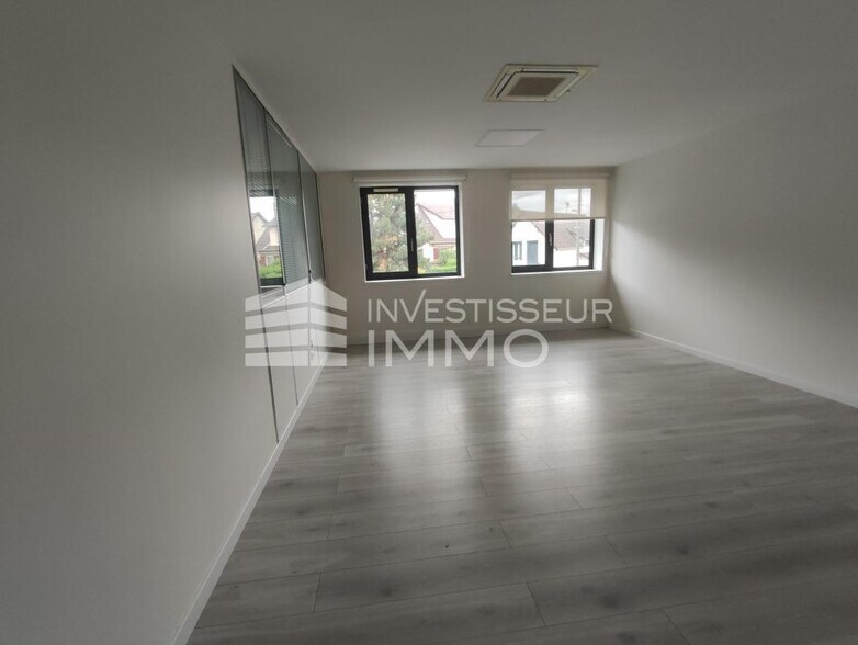 Office in Noisy Le Grand to rent - Interior Photo - Image 3 of 5