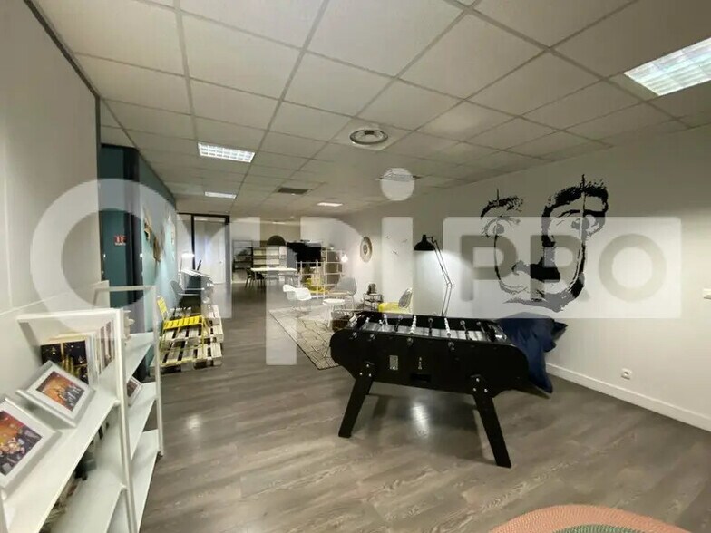 Light Industrial in Vaulx-en-Velin for sale - Building Photo - Image 3 of 12