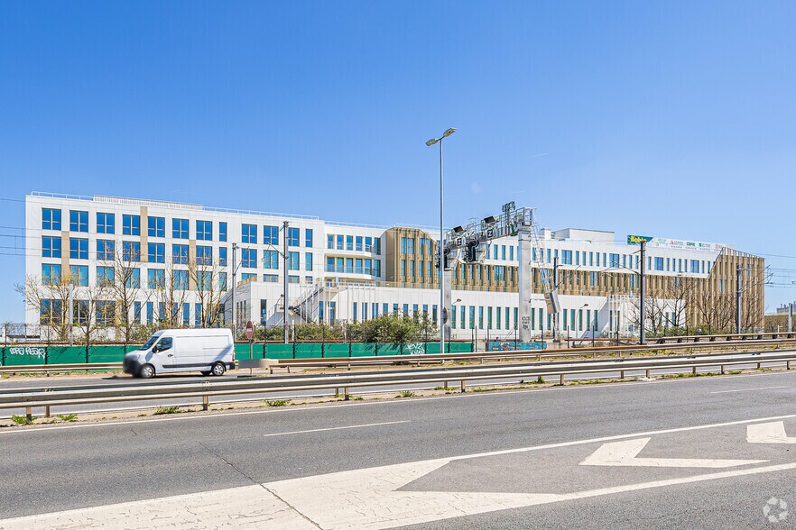 5 Rue Noël Pons, Nanterre to rent - Building Photo - Image 2 of 6