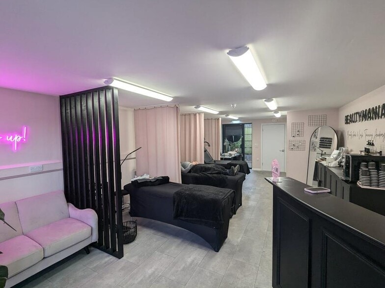 12 Ladymead, Guildford to rent - Building Photo - Image 3 of 3