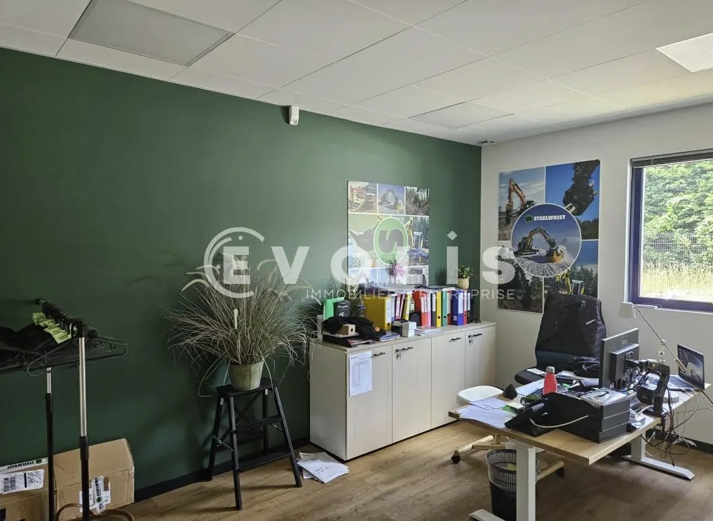 Rue Ampère, Chilly-Mazarin to rent Building Photo- Image 1 of 4