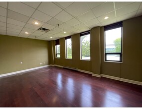 300 Corporate Dr, Mahwah, NJ for rent Building Photo- Image 1 of 4