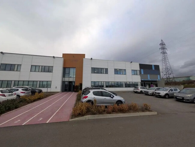 Location Local d'activités 6 000 m²