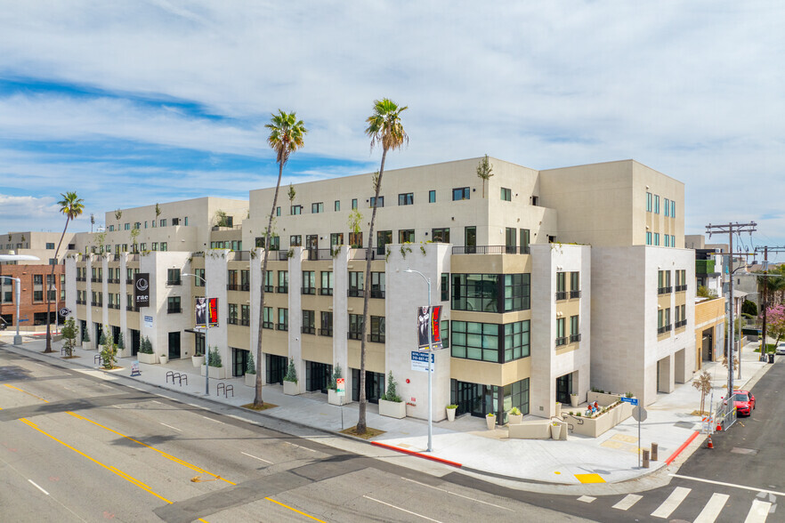 7566 W Sunset Blvd, Los Angeles, CA for rent - Primary Photo - Image 1 of 7