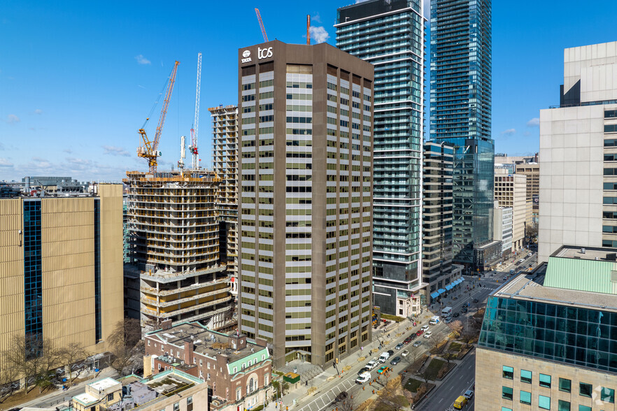 400 University Ave, Toronto, ON for rent - Building Photo - Image 1 of 5