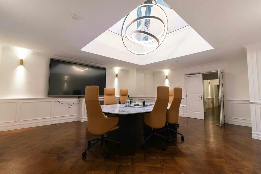 27 Grosvenor St, London to rent - Building Photo - Image 3 of 8