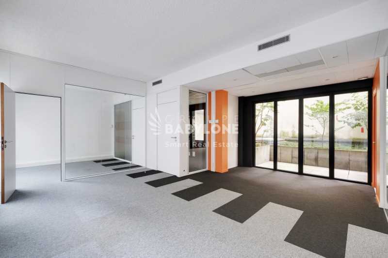 21-23 Rue Saint-Pierre, Neuilly-sur-Seine to rent - Interior Photo - Image 2 of 7