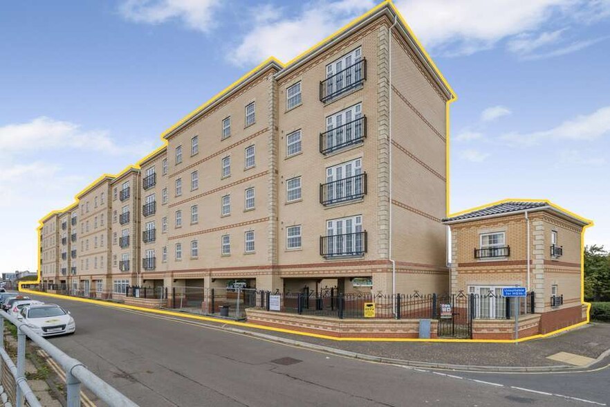 36 Riverside Rd, Great Yarmouth for sale - Building Photo - Image 2 of 3