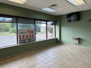 601 Veterans Memorial Hwy, Hauppauge, NY for rent Lobby- Image 2 of 16