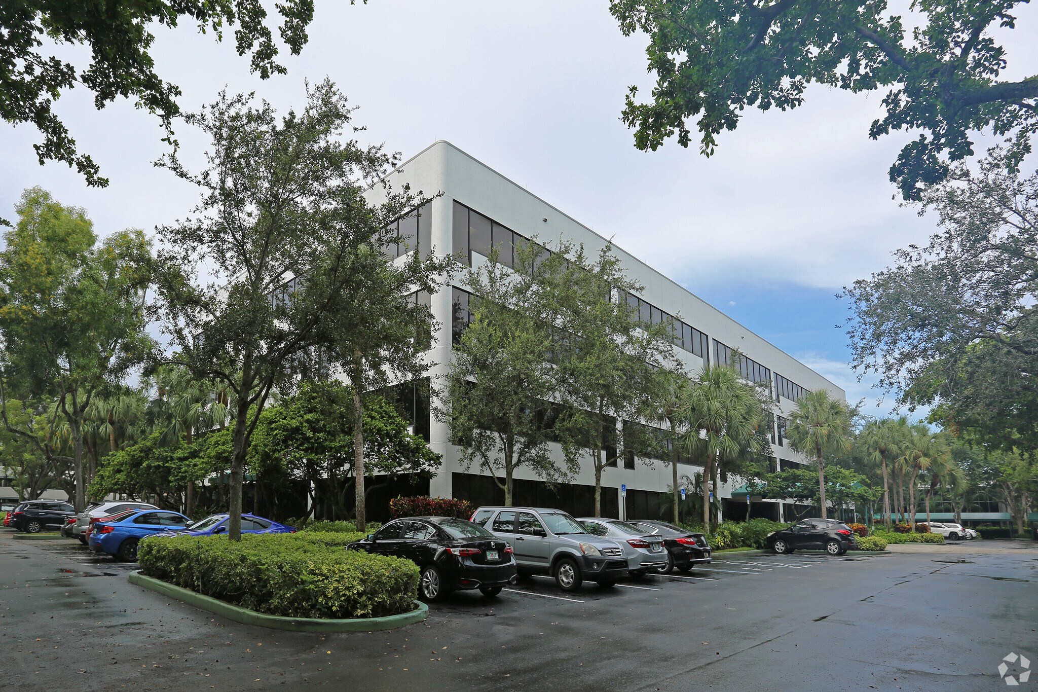 2101 NW Corporate Blvd, Boca Raton, FL to rent Primary Photo- Image 1 of 23
