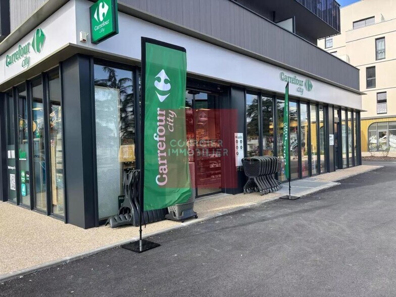 Retail in Plaisir for sale - Building Photo - Image 3 of 9