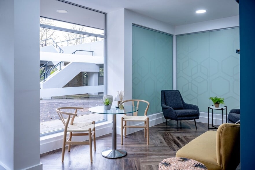 Basing View, Basingstoke to rent - Interior Photo - Image 3 of 7