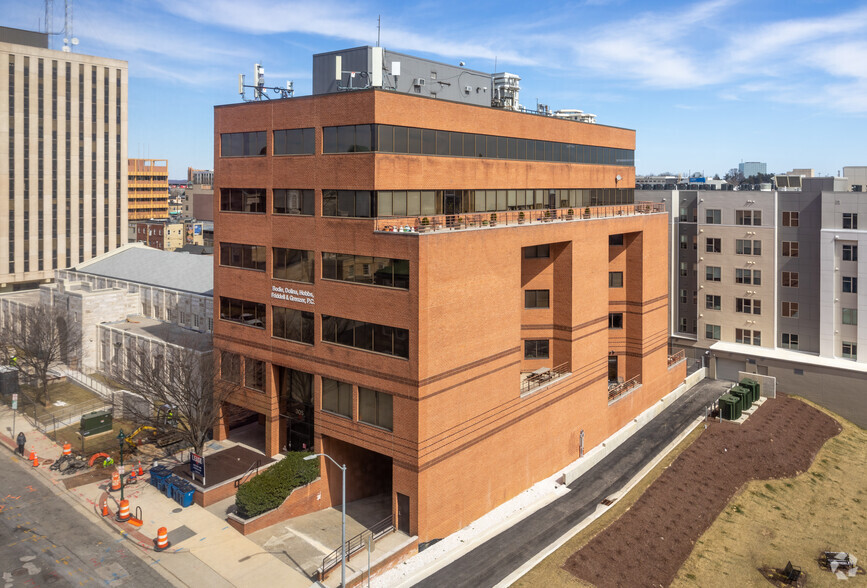 305 Washington Ave, Towson, MD for sale - Primary Photo - Image 1 of 1