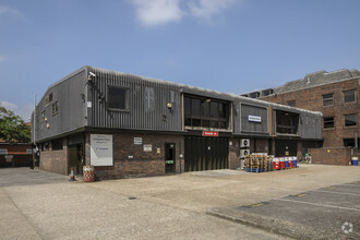 2 Queens Rd, Teddington for sale Primary Photo- Image 1 of 1