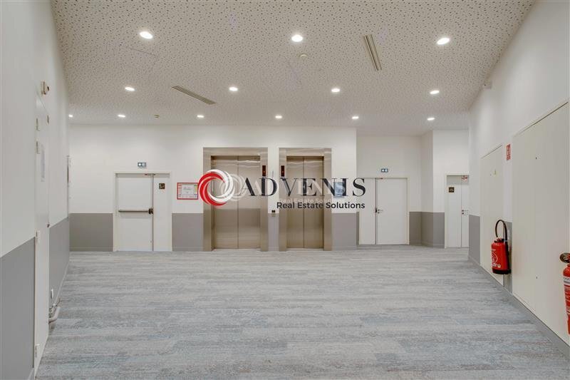 Office in Tremblay-en-France to rent - Lobby - Image 3 of 12