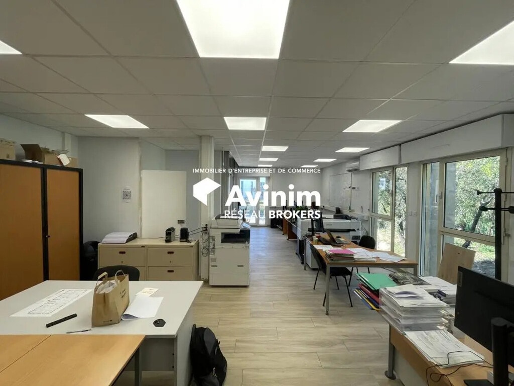 Location Bureaux 570 m² - Photo 1