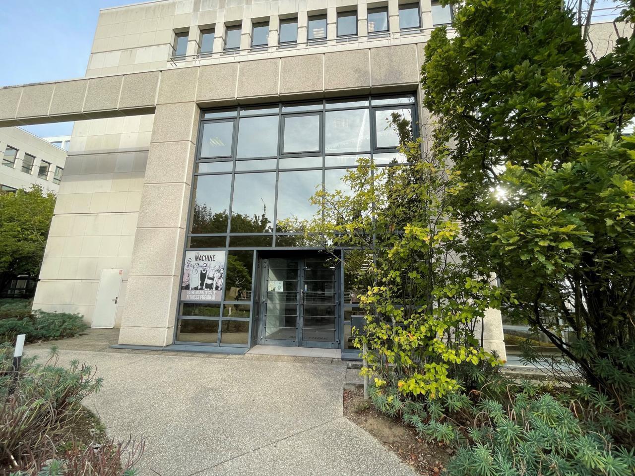 Office in Guyancourt to rent Building Photo- Image 1 of 4