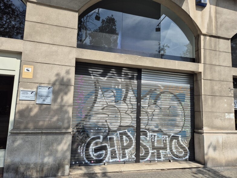 Retail in Barcelona, Barcelona to rent - Building Photo - Image 1 of 10