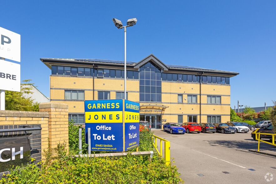 12 Saxon Way, Hessle to rent - Building Photo - Image 2 of 3