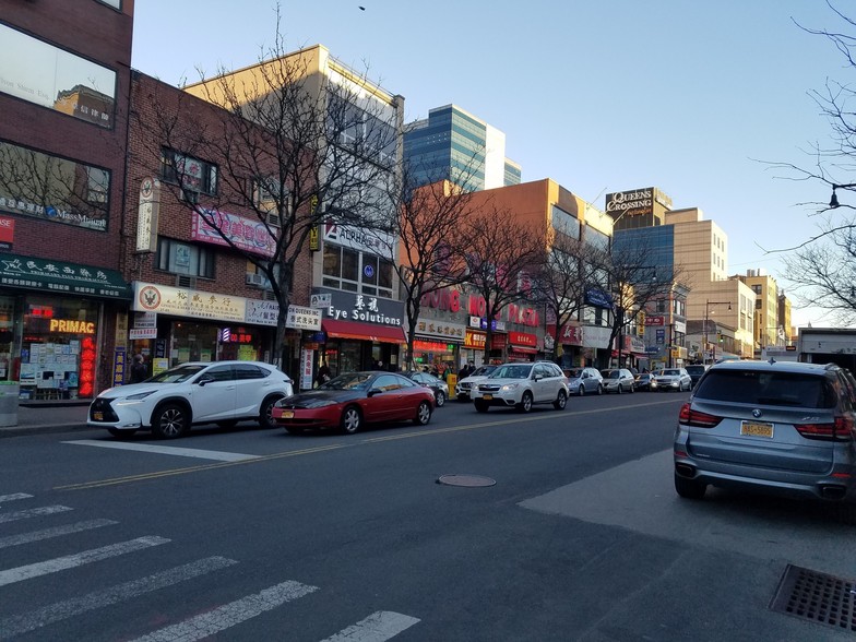 37-19 Main St, Flushing, NY for sale - Building Photo - Image 3 of 5