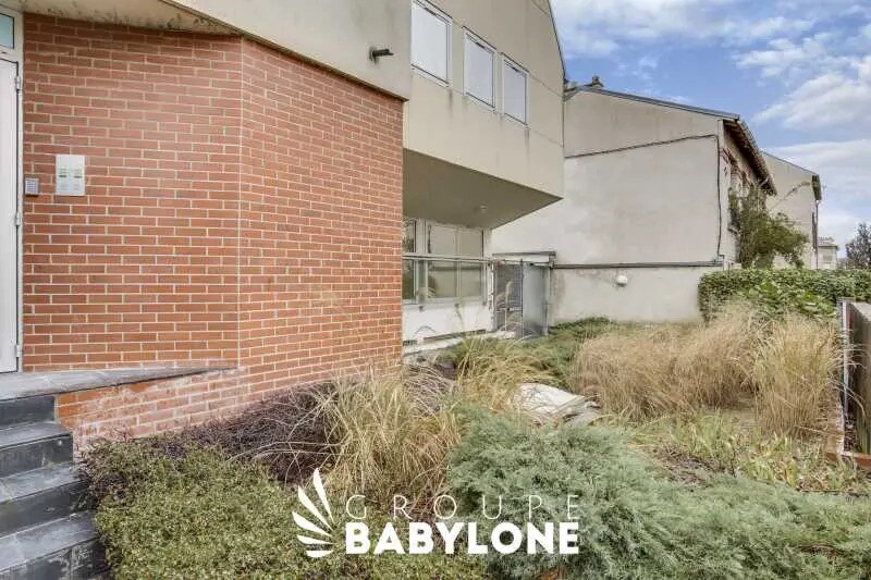 Office in Suresnes to rent Primary Photo- Image 1 of 2