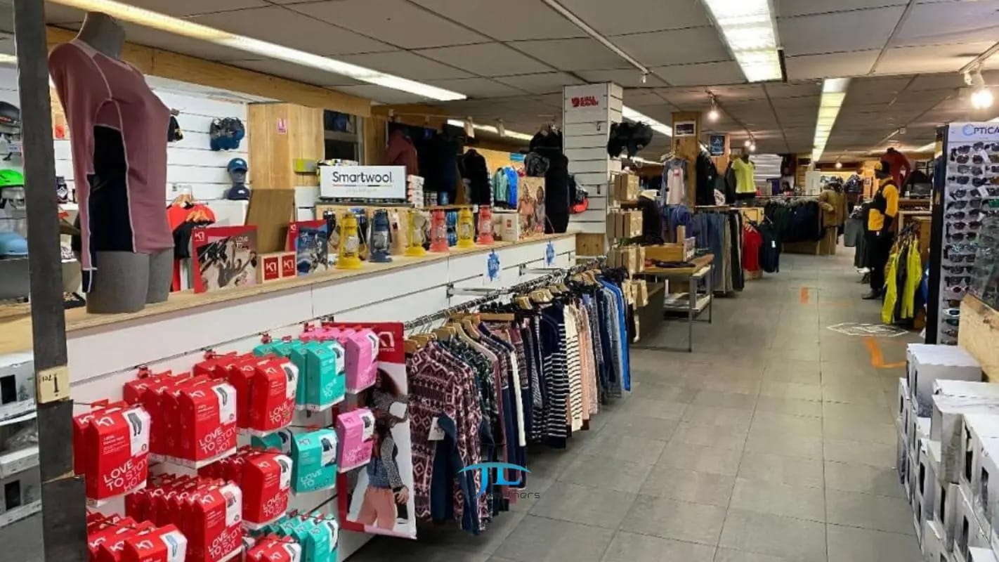 Light Industrial in Bordeaux for sale Interior Photo- Image 1 of 2