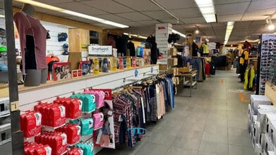 Light Industrial in Bordeaux for sale Interior Photo- Image 1 of 2