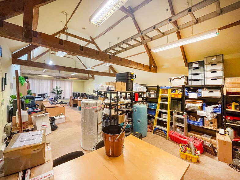 Clare Park, Farnham to rent - Interior Photo - Image 3 of 9