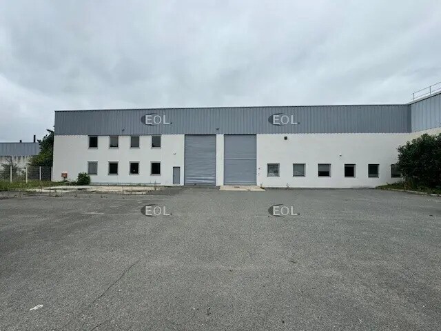 Light Industrial in Plaisir for sale Building Photo- Image 1 of 6