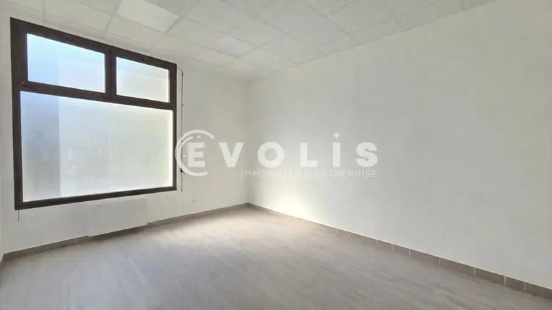 42-48 Rue Denis Papin, Ivry-sur-Seine to rent - Interior Photo - Image 2 of 27