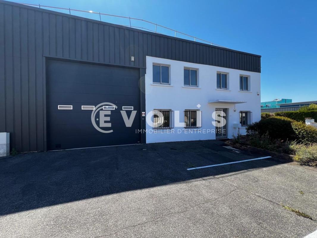 Light Industrial in Saint Michel Sur Orge to rent Building Photo- Image 1 of 11