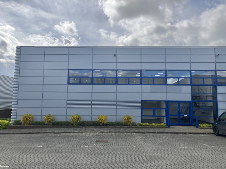 Tanners Dr, Milton Keynes for rent - Building Photo - Image 2 of 2