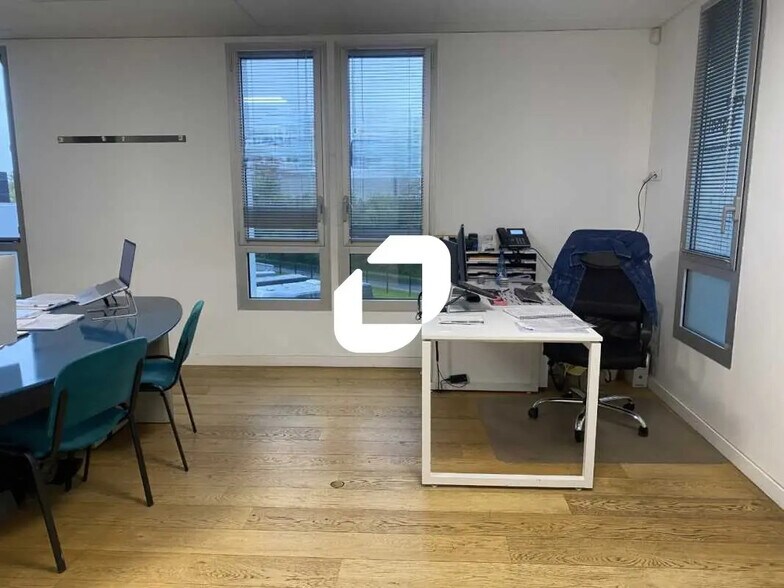 Office in Mérignac to rent - Building Photo - Image 2 of 10