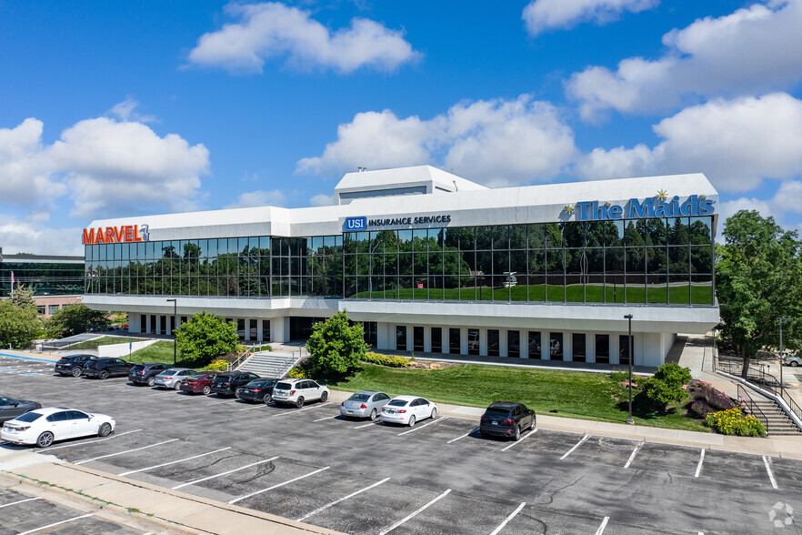 9394 W Dodge Rd, Omaha, NE for rent - Primary Photo - Image 1 of 21