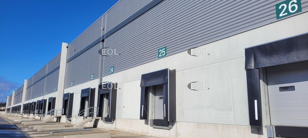 Industrial in Saint-Quentin-Fallavier to rent - Building Photo - Image 3 of 8