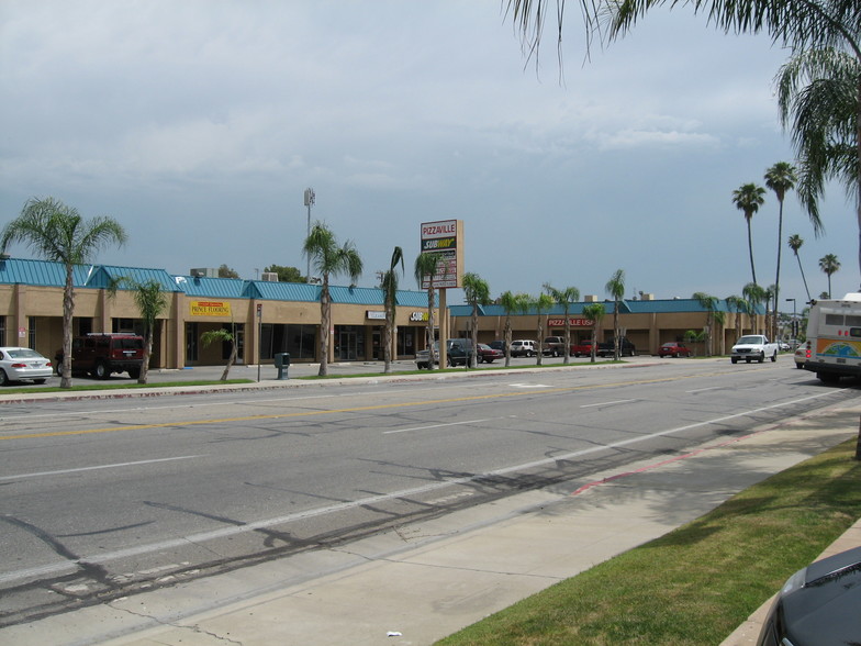 700-728 Oak St, Bakersfield, CA for rent - Building Photo - Image 1 of 1