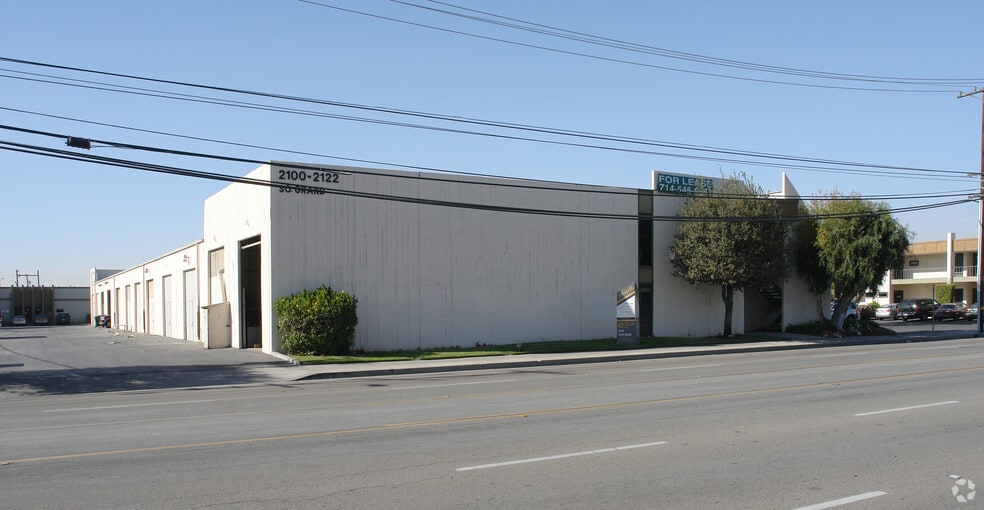 2100-2122 S Grand Ave, Santa Ana, CA for rent - Building Photo - Image 2 of 8