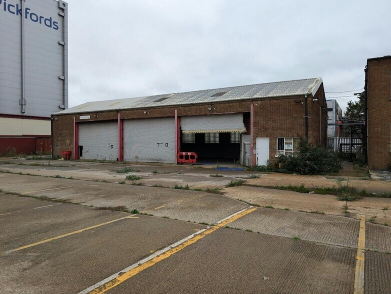 Drury Way, London to rent - Building Photo - Image 2 of 7