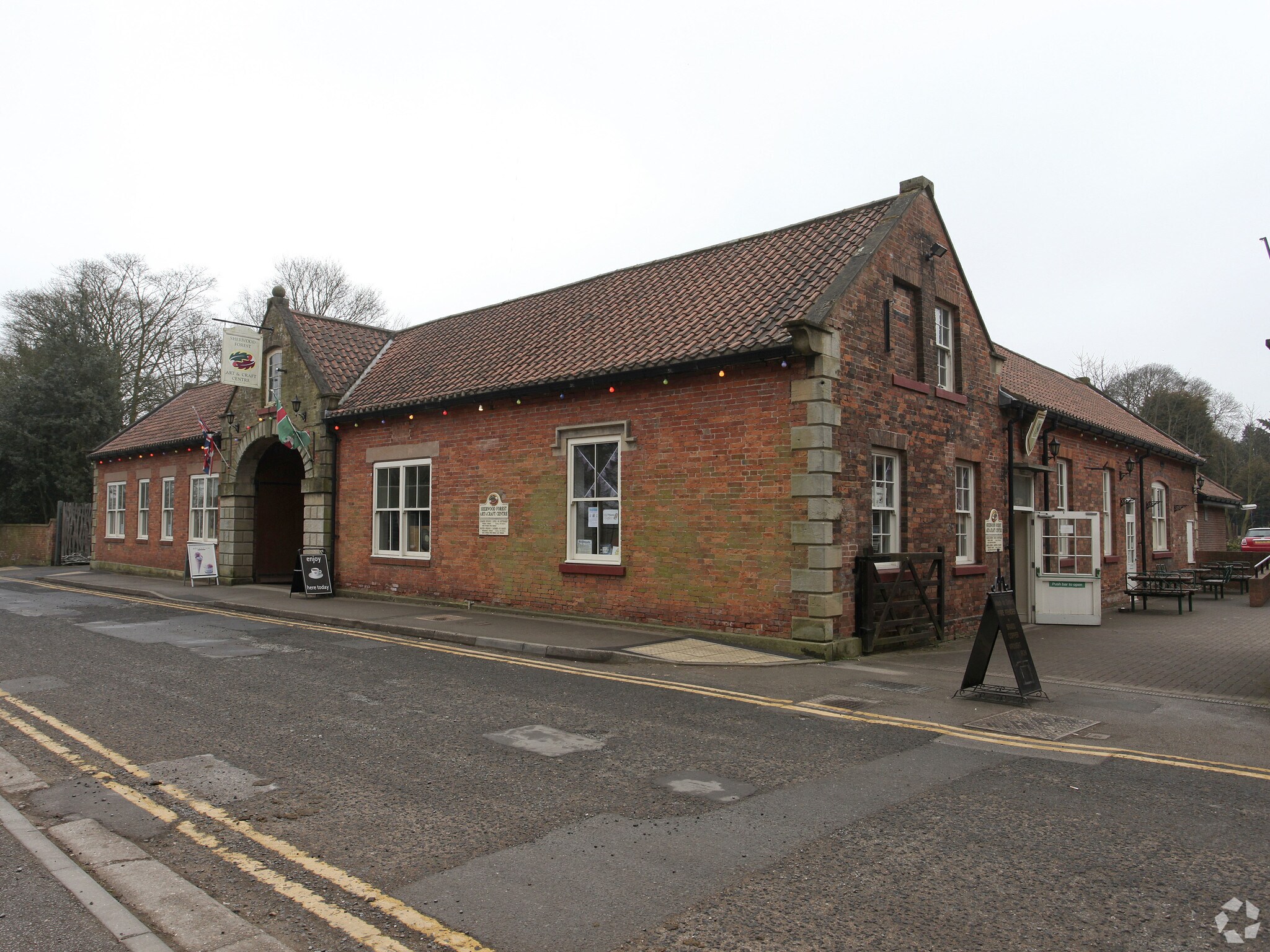 Unit 1-15 Forest Corner, Edwinstowe for sale Primary Photo- Image 1 of 1