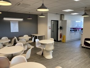 Bow Bridge Clos, Rotherham to rent Interior Photo- Image 2 of 4