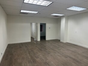 3200 Santa Monica Blvd, Santa Monica, CA for rent Building Photo- Image 1 of 7